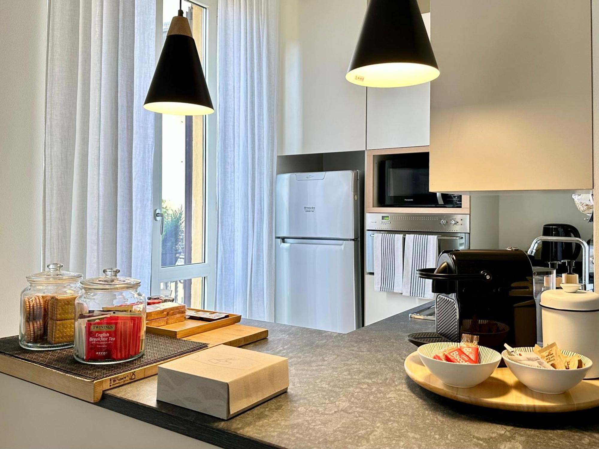 Lily Pads -Elegant Apartment- In The City Center Milaan Buitenkant foto